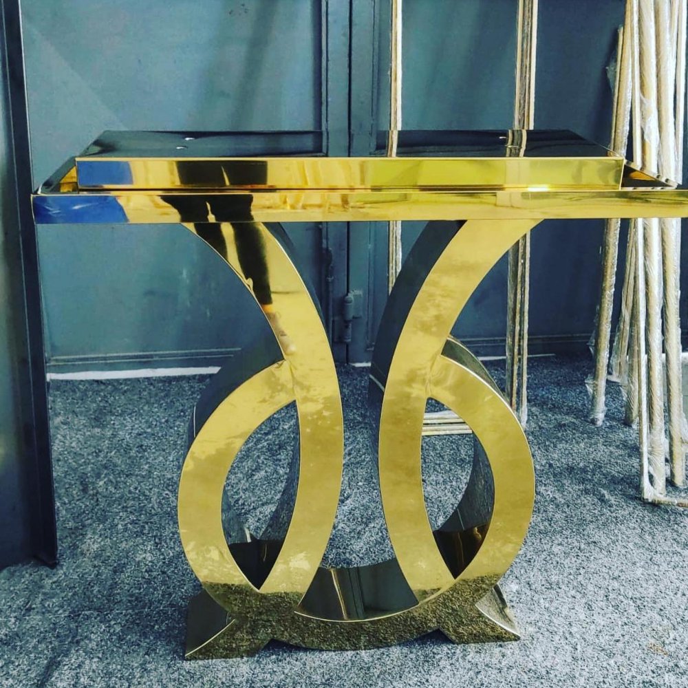 The Crown Model Diresuar Gold resimi
