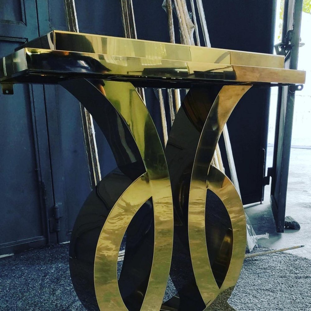 The Crown Model Diresuar Gold resimi